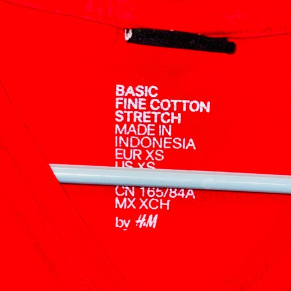 H&M Bright Red Basic Tee – XS - Picture 2 of 3